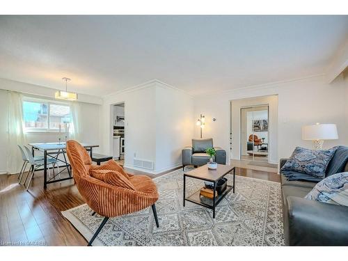 532 Churchill Avenue, Milton, ON - Indoor Photo Showing Living Room