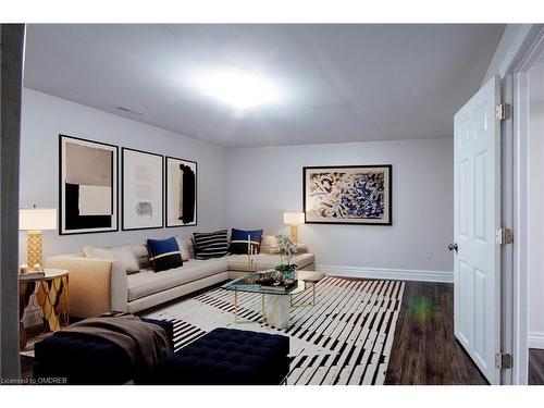 Lower Unit-134 Victor Street, Hamilton, ON - Indoor Photo Showing Living Room