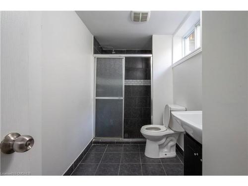 Lower Unit-134 Victor Street, Hamilton, ON - Indoor Photo Showing Bathroom