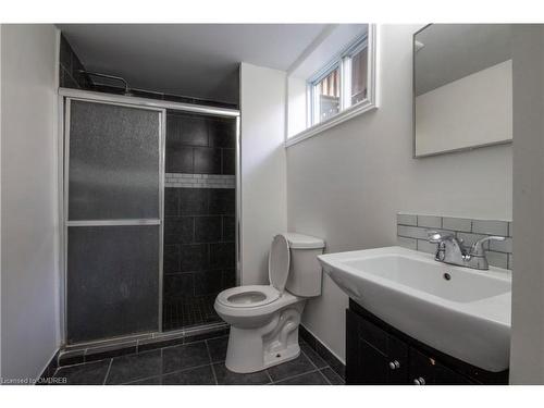 Lower Unit-134 Victor Street, Hamilton, ON - Indoor Photo Showing Bathroom