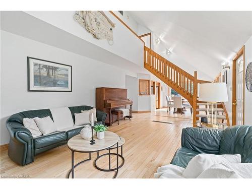 9433 10Th Sideroard, Erin, ON - Indoor Photo Showing Living Room