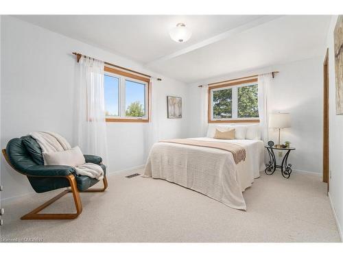 9433 10Th Sideroard, Erin, ON - Indoor Photo Showing Bedroom