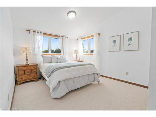 9433 10Th Sideroard, Erin, ON - Indoor Photo Showing Bedroom