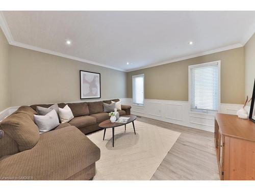 3341 Nutcracker Drive, Mississauga, ON - Indoor Photo Showing Living Room