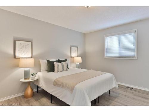 3341 Nutcracker Drive, Mississauga, ON - Indoor Photo Showing Bedroom