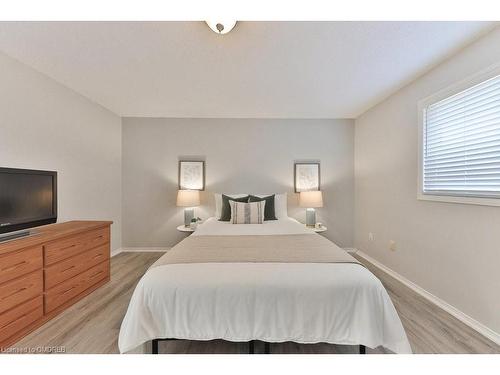 3341 Nutcracker Drive, Mississauga, ON - Indoor Photo Showing Bedroom