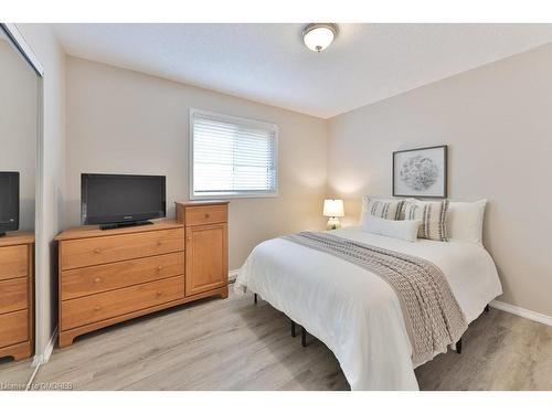 3341 Nutcracker Drive, Mississauga, ON - Indoor Photo Showing Bedroom