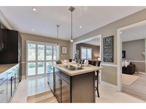 3341 Nutcracker Drive, Mississauga, ON - Indoor Photo Showing Kitchen With Double Sink