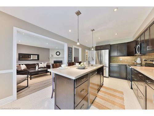 3341 Nutcracker Drive, Mississauga, ON - Indoor Photo Showing Kitchen With Upgraded Kitchen