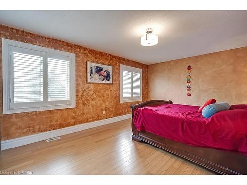 2452 Northridge Trail, Oakville, ON - Indoor Photo Showing Bedroom