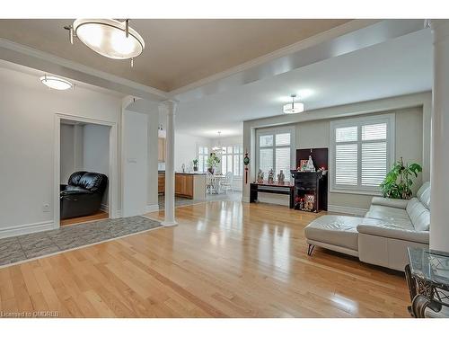 2452 Northridge Trail, Oakville, ON - Indoor Photo Showing Living Room