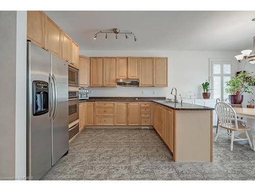 2452 Northridge Trail, Oakville, ON - Indoor Photo Showing Kitchen