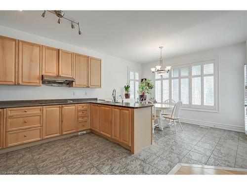 2452 Northridge Trail, Oakville, ON - Indoor Photo Showing Kitchen