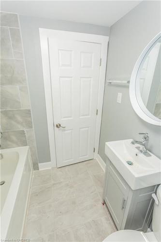 41 Kennedy Street, Welland, ON - Indoor Photo Showing Bathroom