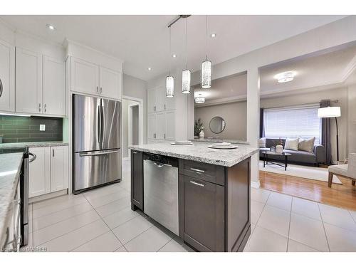 1024 Queen Street W, Mississauga, ON - Indoor Photo Showing Kitchen With Upgraded Kitchen