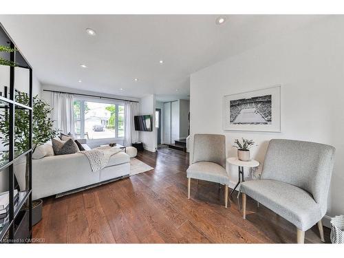 3072 Flanagan Court, Burlington, ON - Indoor Photo Showing Living Room