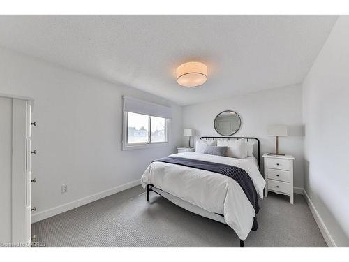 3072 Flanagan Court, Burlington, ON - Indoor Photo Showing Bedroom