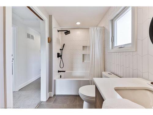 3072 Flanagan Court, Burlington, ON - Indoor Photo Showing Bathroom