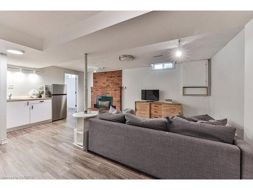 3072 Flanagan Court, Burlington, ON - Indoor Photo Showing Living Room With Fireplace