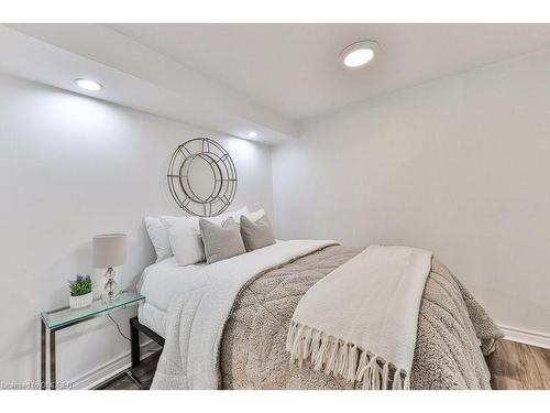 3072 Flanagan Court, Burlington, ON - Indoor Photo Showing Bedroom