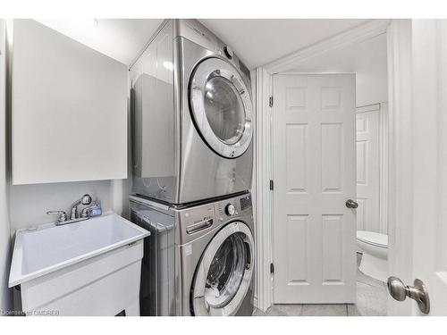 3072 Flanagan Court, Burlington, ON - Indoor Photo Showing Laundry Room