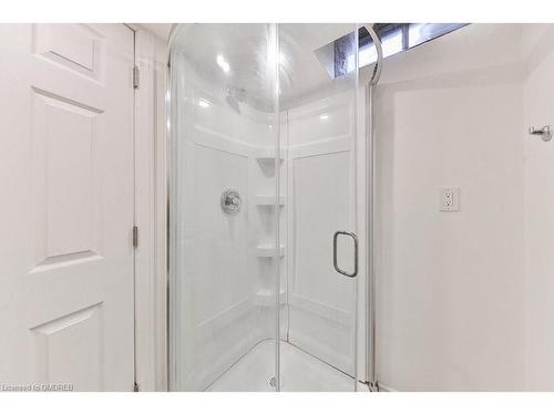 3072 Flanagan Court, Burlington, ON - Indoor Photo Showing Bathroom