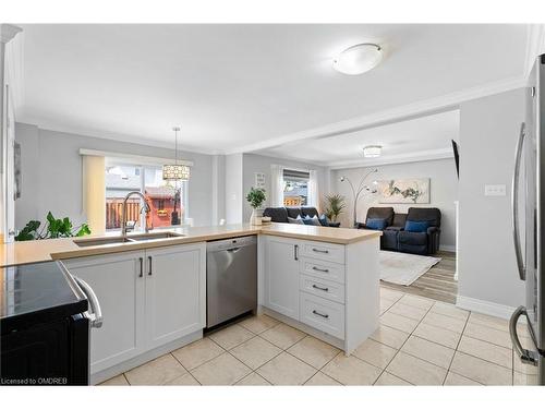 19 Mcnally Street, Georgetown, ON - Indoor Photo Showing Kitchen