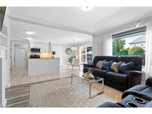 19 Mcnally Street, Georgetown, ON - Indoor Photo Showing Living Room