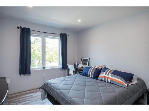 815 Cedarbrae Avenue, Milton, ON - Indoor Photo Showing Bedroom