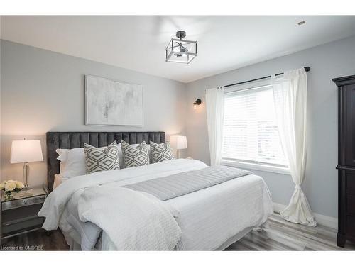 815 Cedarbrae Avenue, Milton, ON - Indoor Photo Showing Bedroom