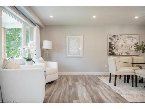 815 Cedarbrae Avenue, Milton, ON - Indoor Photo Showing Living Room