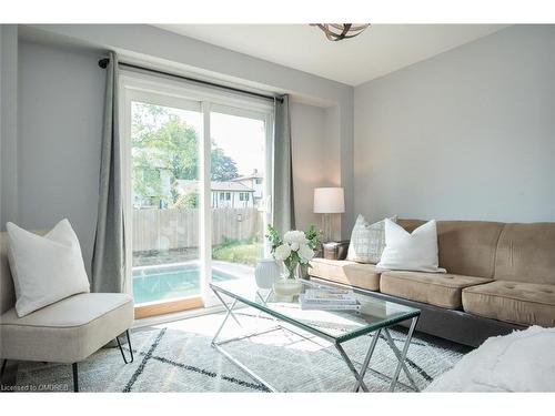 815 Cedarbrae Avenue, Milton, ON - Indoor Photo Showing Living Room