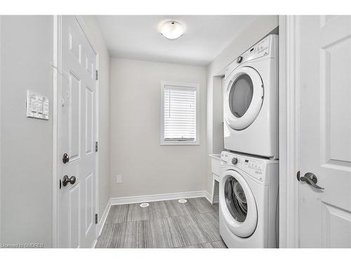 92-2280 Baronwood Drive, Oakville, ON - Indoor Photo Showing Laundry Room