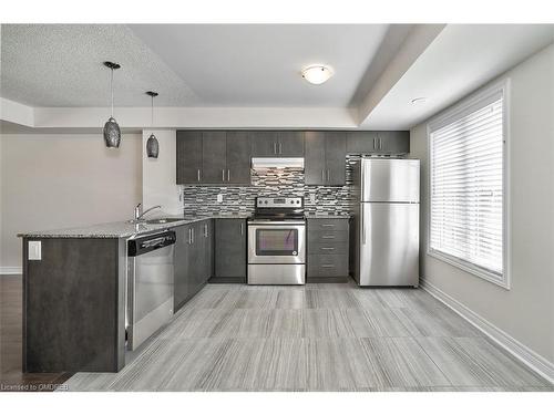 92-2280 Baronwood Drive, Oakville, ON - Indoor Photo Showing Kitchen With Upgraded Kitchen