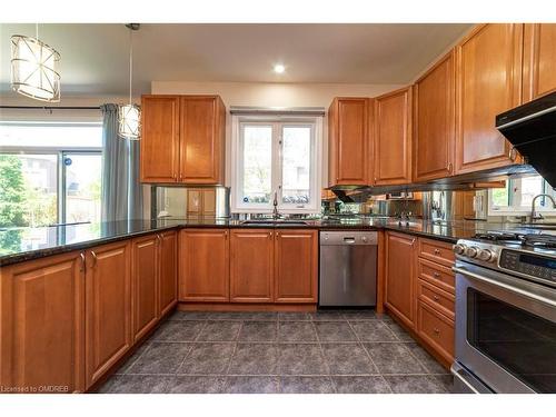 1428 Ferncrest Road, Oakville, ON - Indoor Photo Showing Kitchen With Double Sink