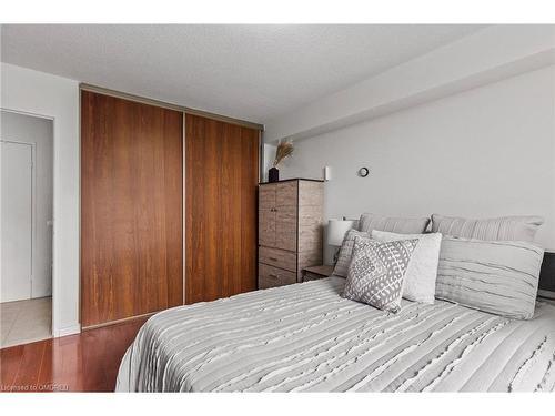 1104-17 Knightsbridge Road, Brampton, ON - Indoor Photo Showing Bedroom