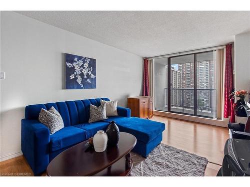 1104-17 Knightsbridge Road, Brampton, ON - Indoor Photo Showing Living Room