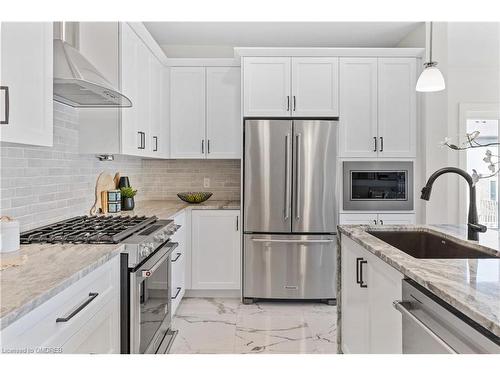 12-675 Victoria Road N, Guelph, ON - Indoor Photo Showing Kitchen With Upgraded Kitchen