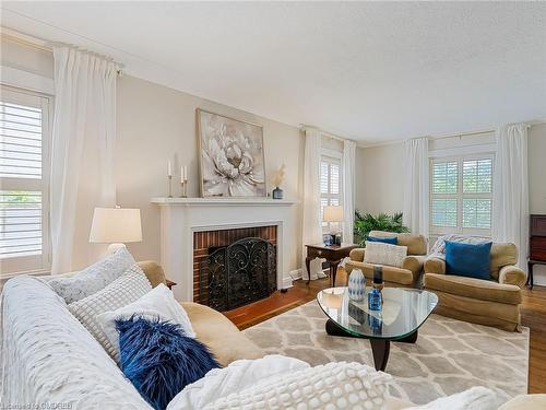 4 St Andrews Avenue, Grimsby, ON - Indoor Photo Showing Living Room With Fireplace