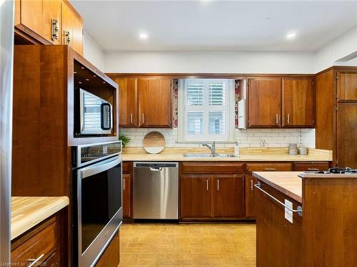 4 St Andrews Avenue, Grimsby, ON - Indoor Photo Showing Kitchen With Double Sink