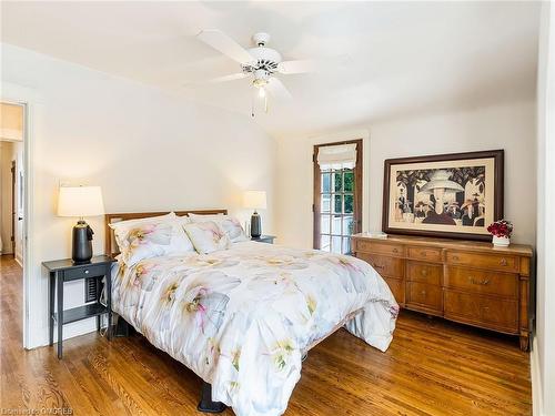 4 St Andrews Avenue, Grimsby, ON - Indoor Photo Showing Bedroom