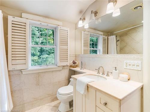 4 St Andrews Avenue, Grimsby, ON - Indoor Photo Showing Bathroom