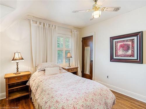 4 St Andrews Avenue, Grimsby, ON - Indoor Photo Showing Bedroom