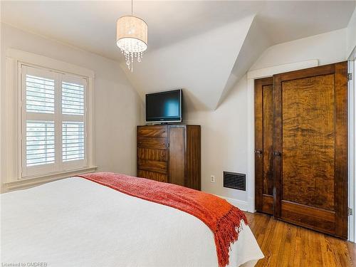 4 St Andrews Avenue, Grimsby, ON - Indoor Photo Showing Bedroom