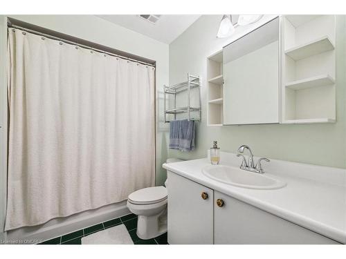 39 Chester Street, Oakville, ON - Indoor Photo Showing Bathroom