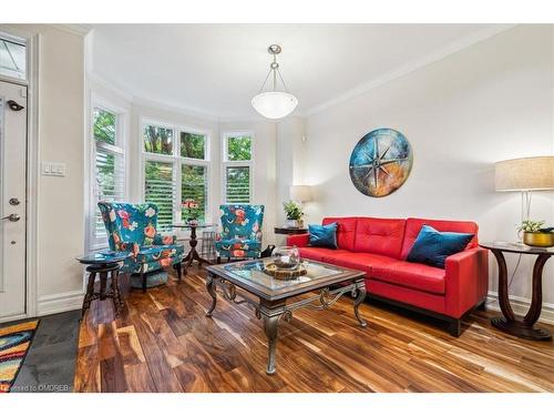 39 Chester Street, Oakville, ON - Indoor Photo Showing Living Room