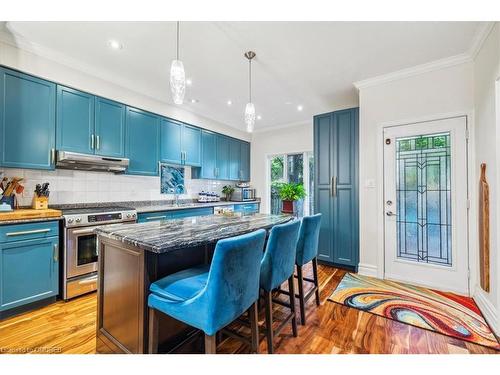 39 Chester Street, Oakville, ON - Indoor Photo Showing Kitchen With Upgraded Kitchen