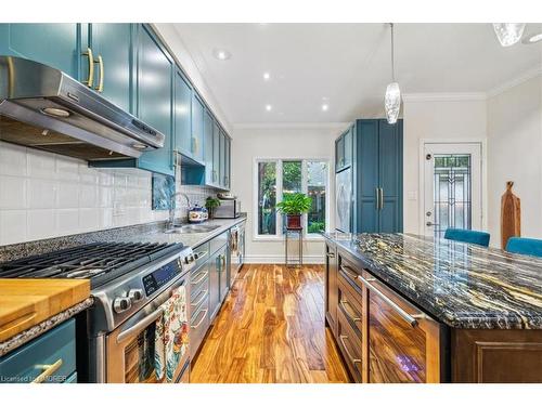 39 Chester Street, Oakville, ON - Indoor Photo Showing Kitchen With Upgraded Kitchen