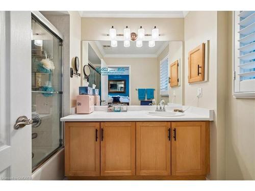 39 Chester Street, Oakville, ON - Indoor Photo Showing Bathroom