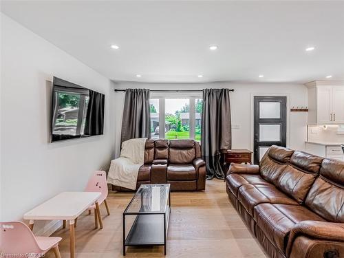 622 Braemore Road, Burlington, ON - Indoor Photo Showing Living Room